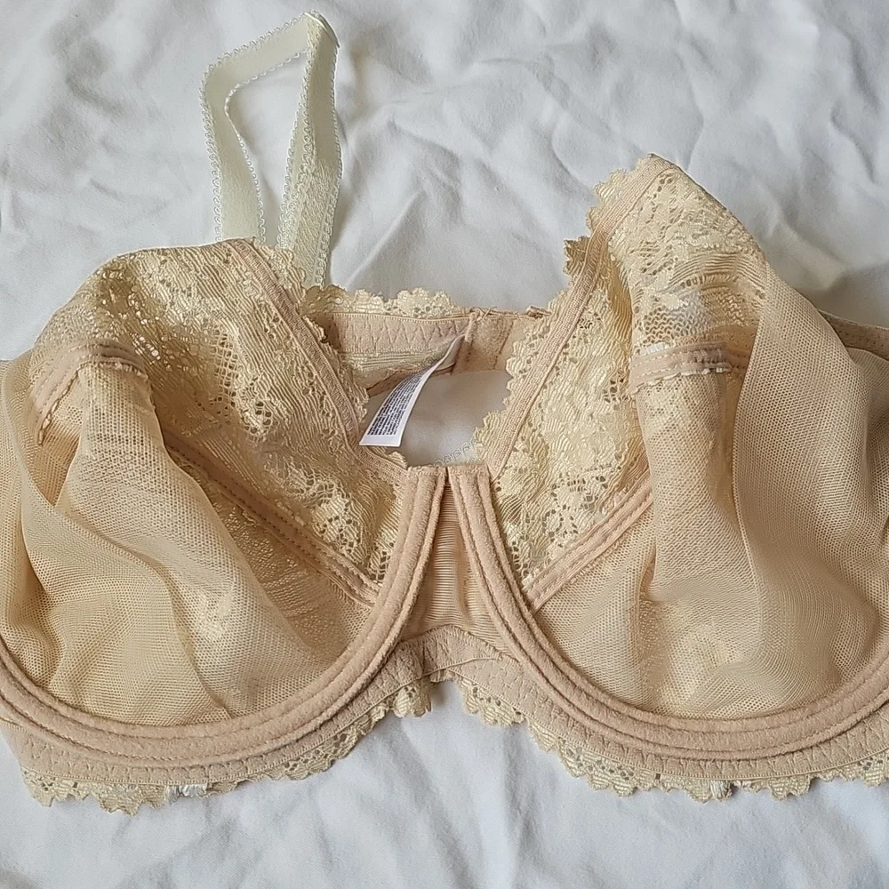 Wacoal lace bra 38D - Picture 3 of 3